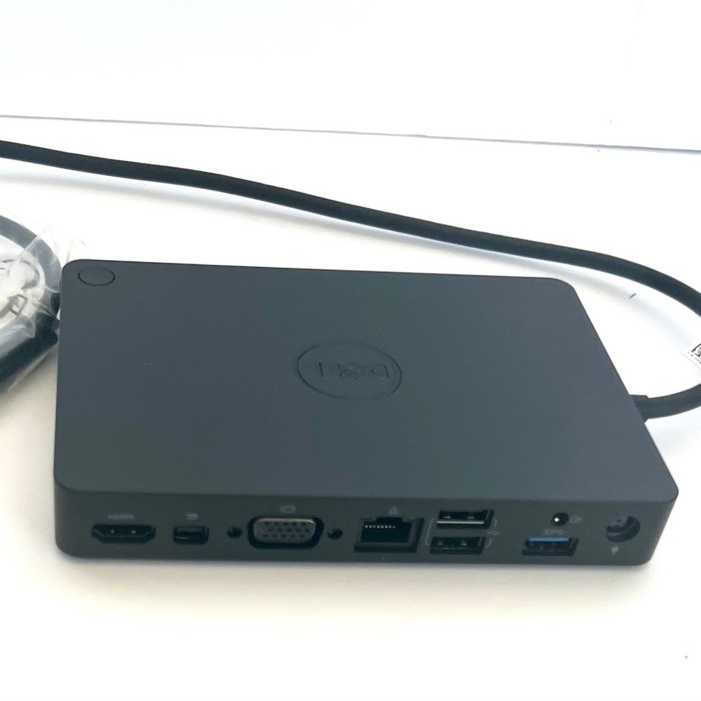 NWT DELL Dock WD 15
